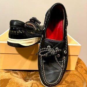 Ladies black Sperry boat shoe.